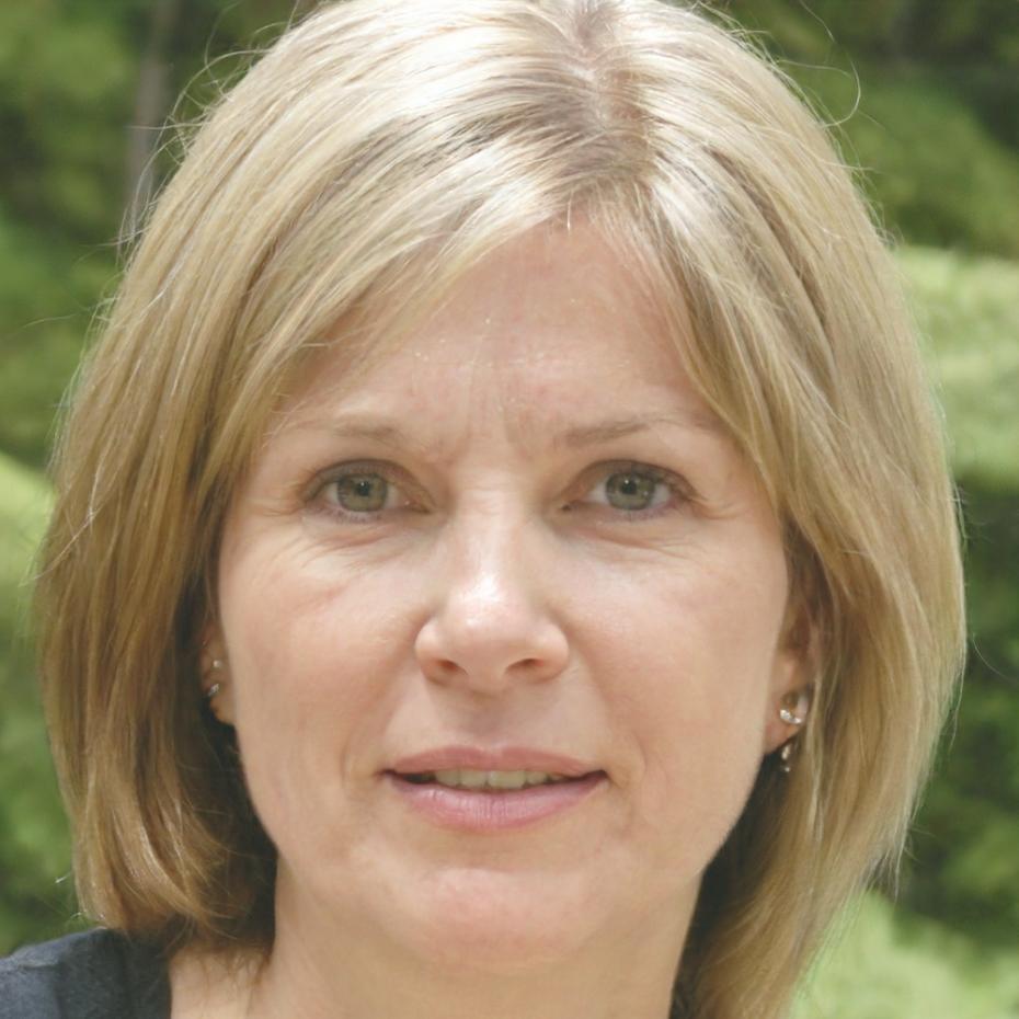 Linh Phuong Vu, lead financial modeling instructor and business consultant